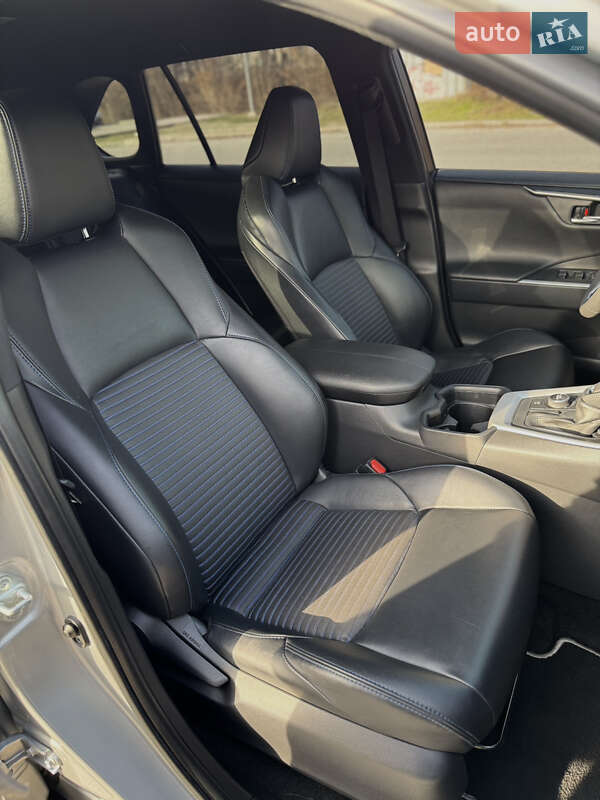 Внедорожник / Кроссовер Toyota RAV4 2019 в Днепре