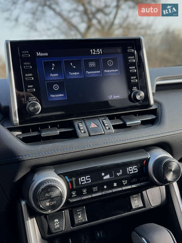 Внедорожник / Кроссовер Toyota RAV4 2019 в Днепре