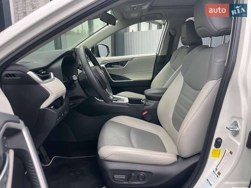 Внедорожник / Кроссовер Toyota RAV4 2022 в Киеве