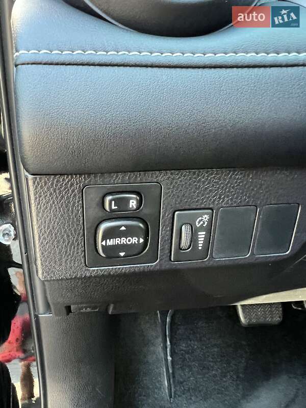 Внедорожник / Кроссовер Toyota RAV4 2016 в Киеве