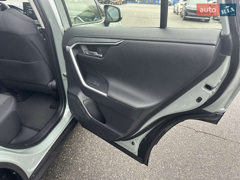 Позашляховик / Кросовер Toyota RAV4 2023 в Києві фото 73 Позашляховик / Кросовер Toyota RAV4 2023 в Києві