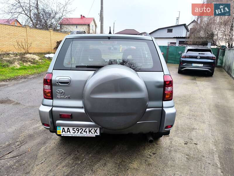 Позашляховик / Кросовер Toyota RAV4 2003 в Києві