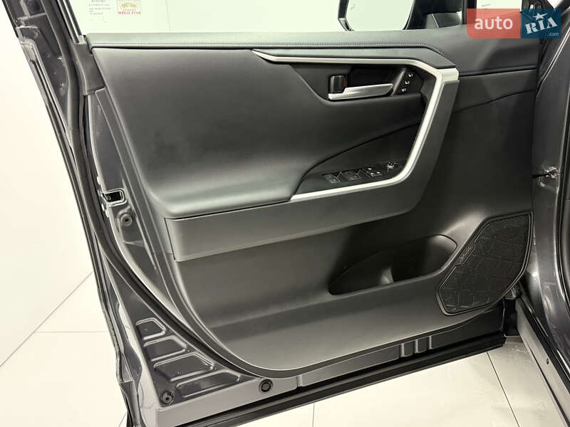 Позашляховик / Кросовер Toyota RAV4 2023 в Одесі