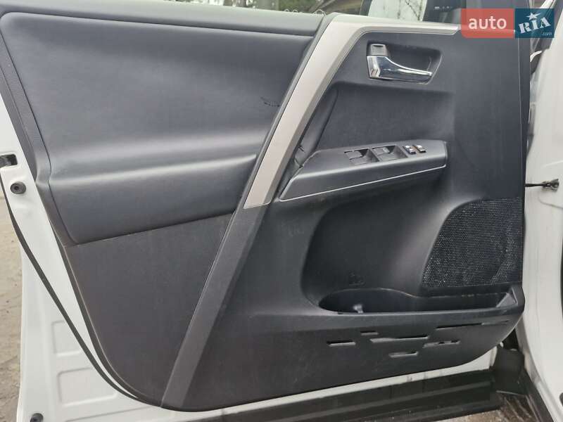 Позашляховик / Кросовер Toyota RAV4 2017 в Умані