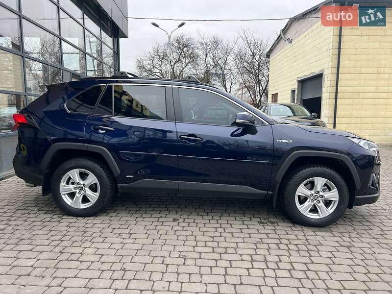 Внедорожник / Кроссовер Toyota RAV4 2021 в Ивано-Франковске