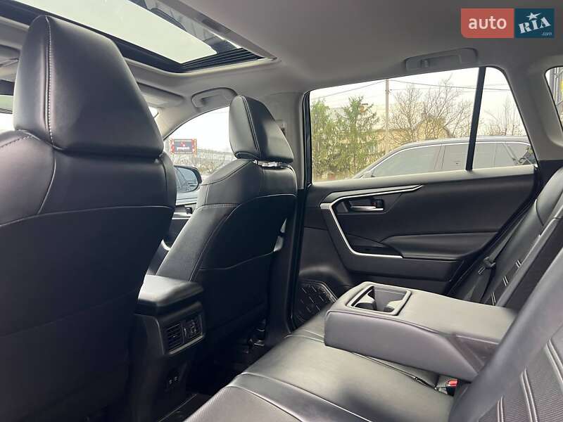 Внедорожник / Кроссовер Toyota RAV4 2021 в Ивано-Франковске