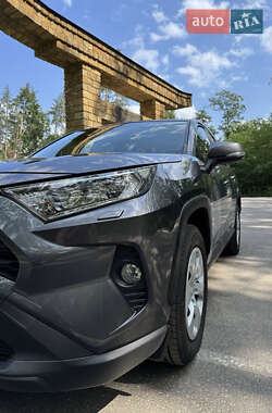 Внедорожник / Кроссовер Toyota RAV4 2020 в Киеве