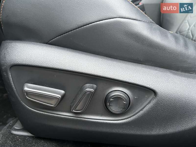 Позашляховик / Кросовер Toyota RAV4 2023 в Києві