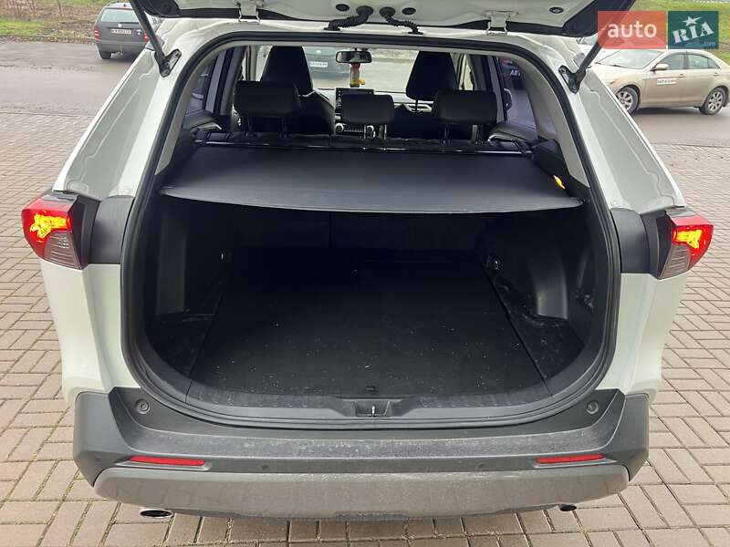 Позашляховик / Кросовер Toyota RAV4 2019 в Києві