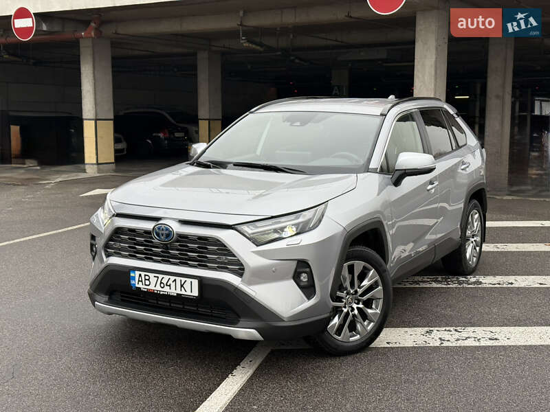 Позашляховик / Кросовер Toyota RAV4 2024 в Києві