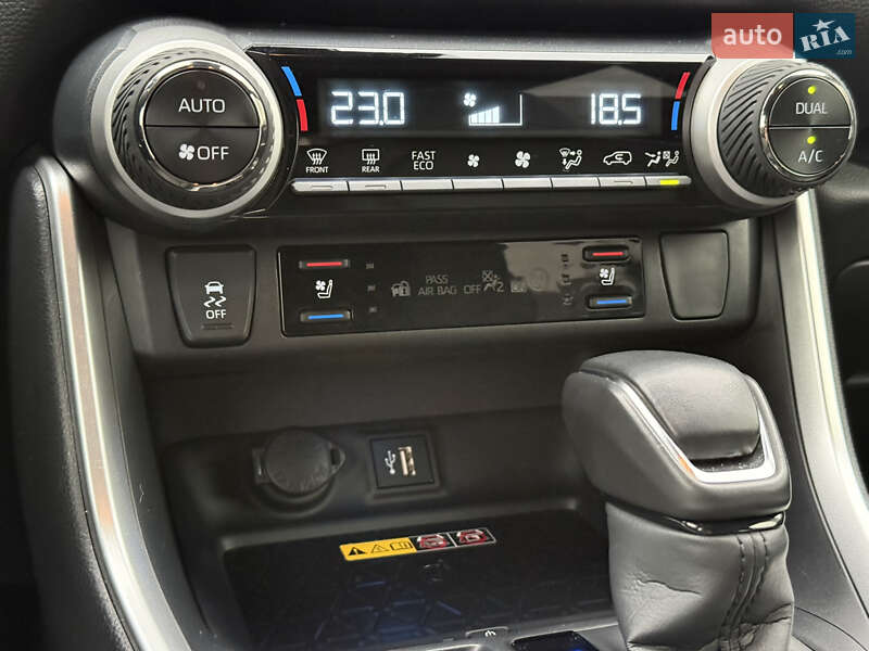 Позашляховик / Кросовер Toyota RAV4 2024 в Києві