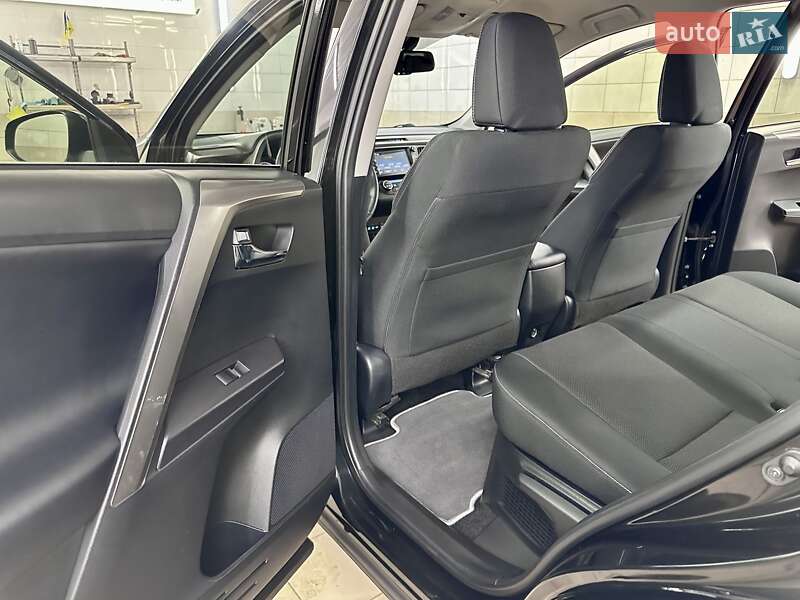 Позашляховик / Кросовер Toyota RAV4 2018 в Сумах