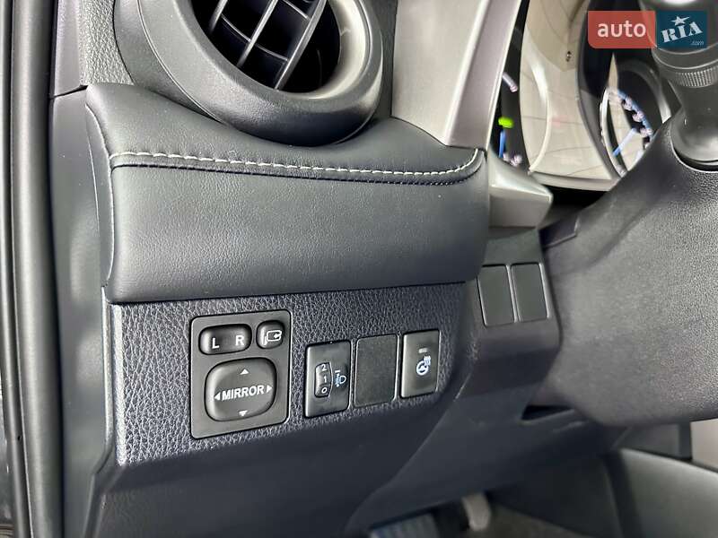 Позашляховик / Кросовер Toyota RAV4 2018 в Сумах