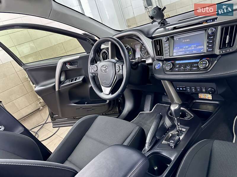 Позашляховик / Кросовер Toyota RAV4 2018 в Сумах