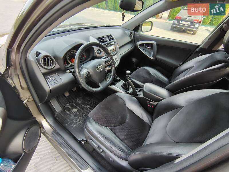 Внедорожник / Кроссовер Toyota RAV4 2010 в Львове