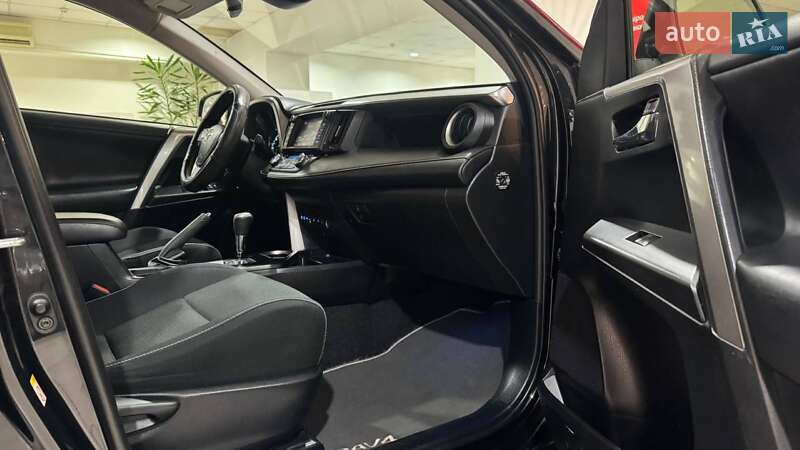 Позашляховик / Кросовер Toyota RAV4 2017 в Ужгороді фото 9 Позашляховик / Кросовер Toyota RAV4 2017 в Ужгороді