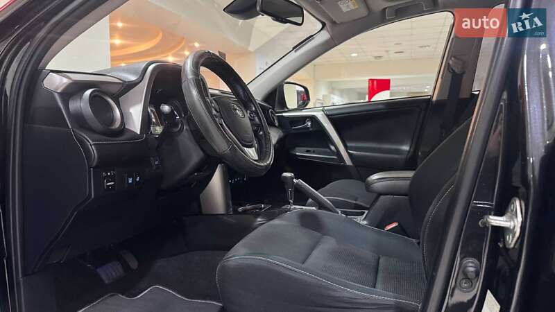 Позашляховик / Кросовер Toyota RAV4 2017 в Ужгороді фото 13 Позашляховик / Кросовер Toyota RAV4 2017 в Ужгороді
