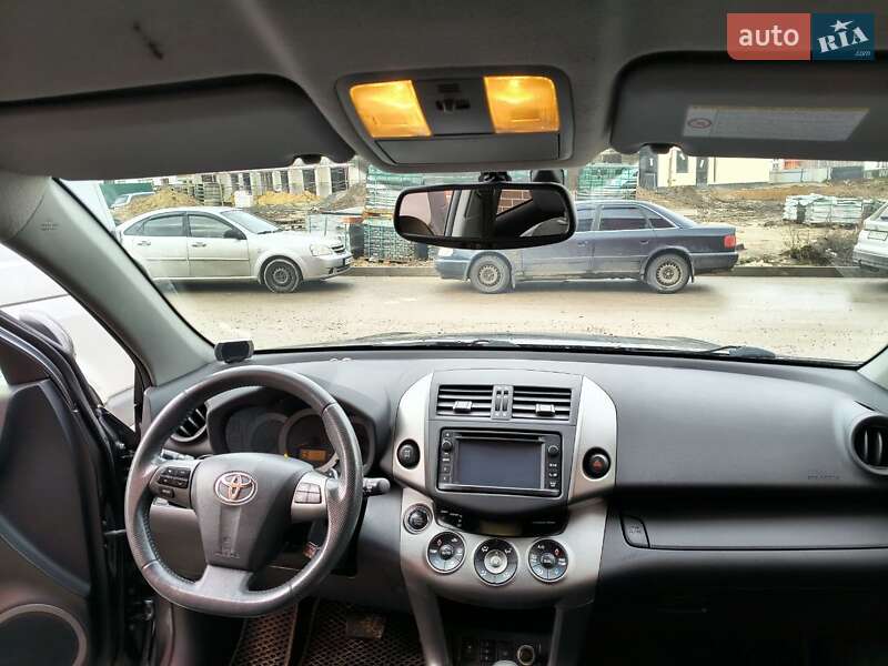 Внедорожник / Кроссовер Toyota RAV4 2012 в Софиевской Борщаговке
