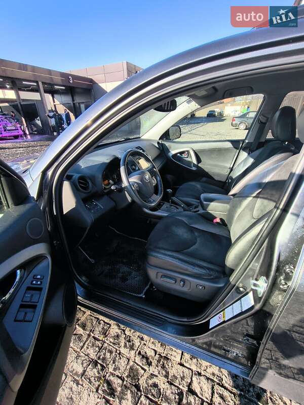 Внедорожник / Кроссовер Toyota RAV4 2012 в Софиевской Борщаговке