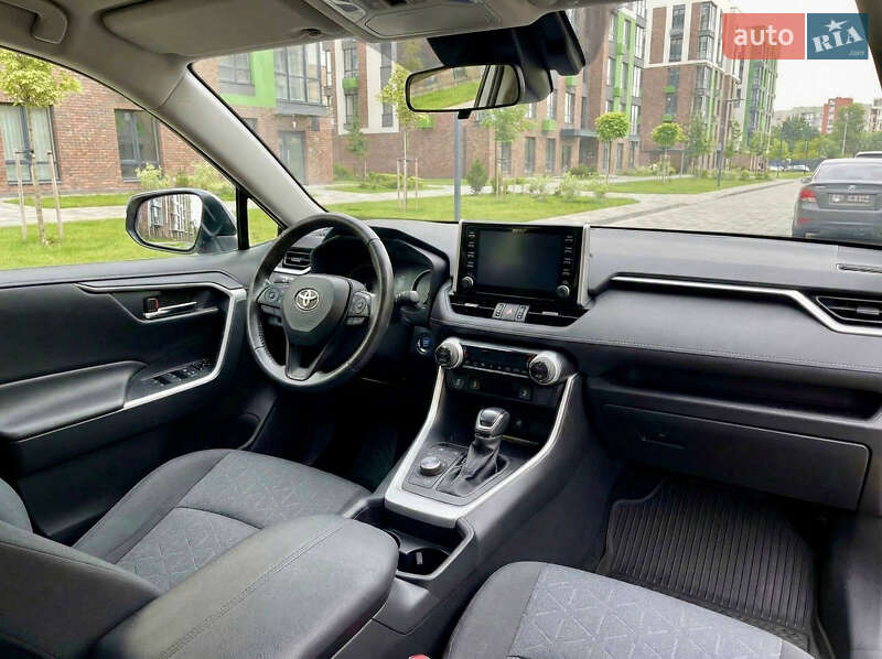 Внедорожник / Кроссовер Toyota RAV4 2019 в Киеве