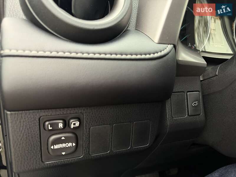 Внедорожник / Кроссовер Toyota RAV4 2017 в Одессе