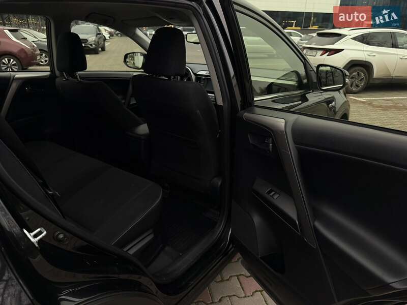 Внедорожник / Кроссовер Toyota RAV4 2017 в Одессе