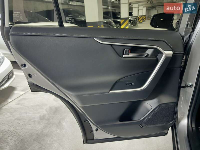 Внедорожник / Кроссовер Toyota RAV4 2025 в Днепре