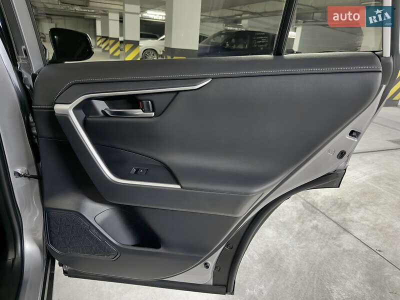 Внедорожник / Кроссовер Toyota RAV4 2025 в Днепре