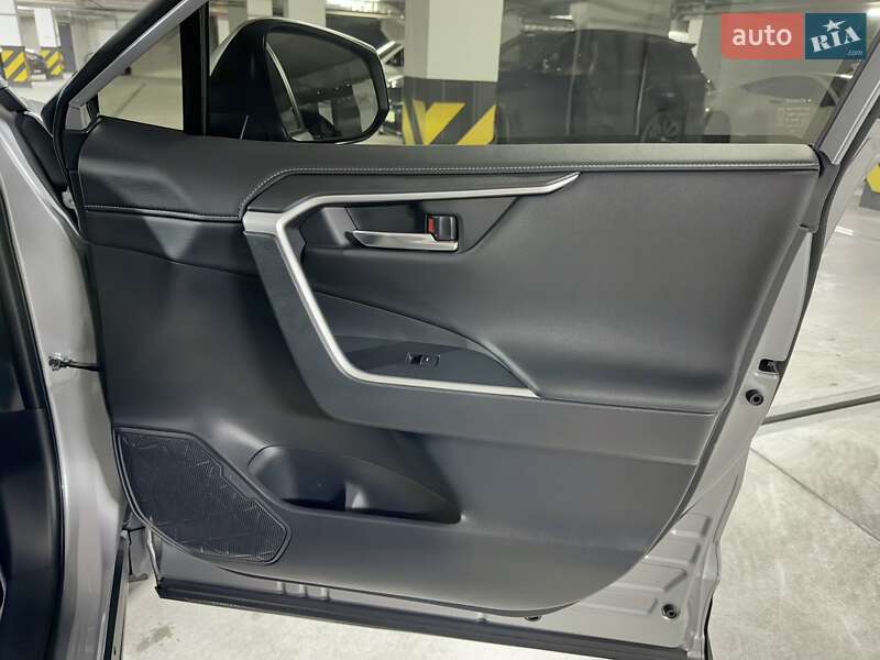 Внедорожник / Кроссовер Toyota RAV4 2025 в Днепре
