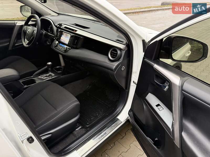 Позашляховик / Кросовер Toyota RAV4 2016 в Києві фото 47 Позашляховик / Кросовер Toyota RAV4 2016 в Києві