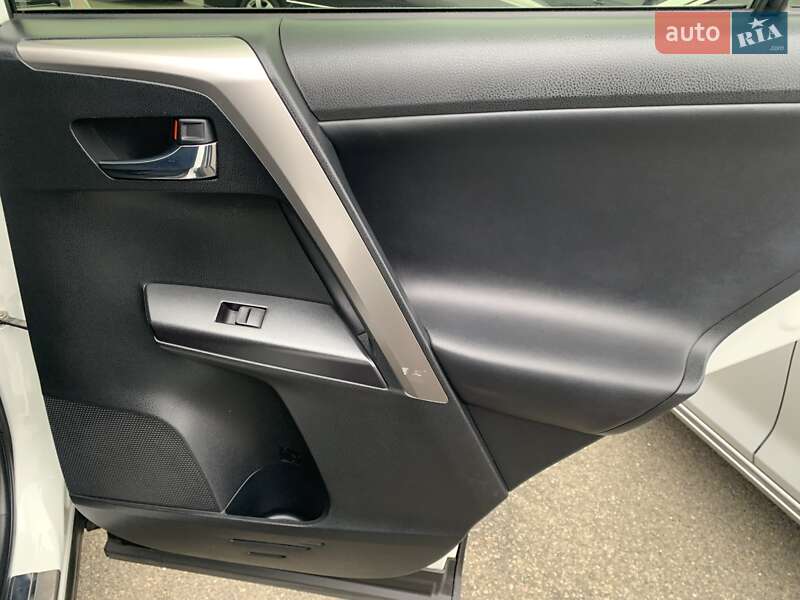Позашляховик / Кросовер Toyota RAV4 2016 в Києві фото 77 Позашляховик / Кросовер Toyota RAV4 2016 в Києві