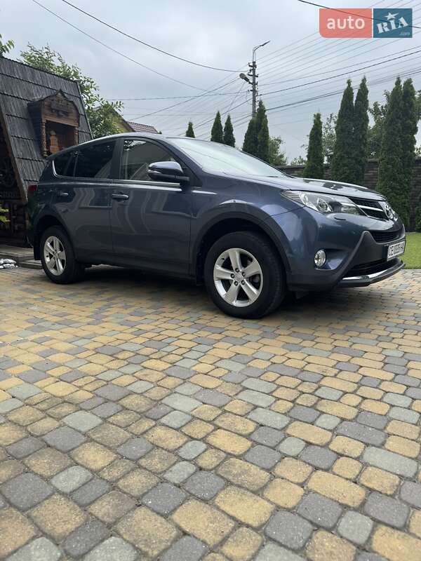 Позашляховик / Кросовер Toyota RAV4 2013 в Чернівцях