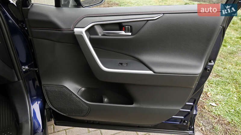 Позашляховик / Кросовер Toyota RAV4 2020 в Львові