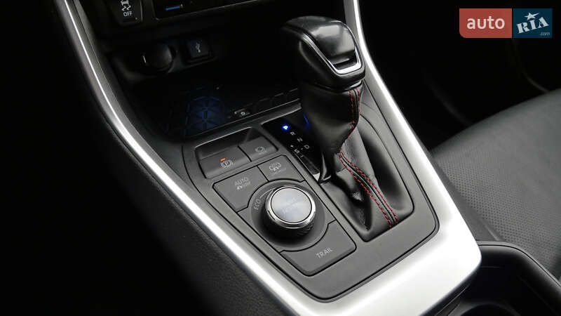 Позашляховик / Кросовер Toyota RAV4 2020 в Львові