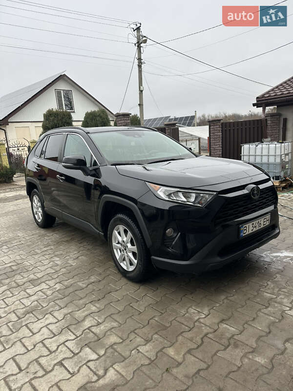 Позашляховик / Кросовер Toyota RAV4 2019 в Полтаві