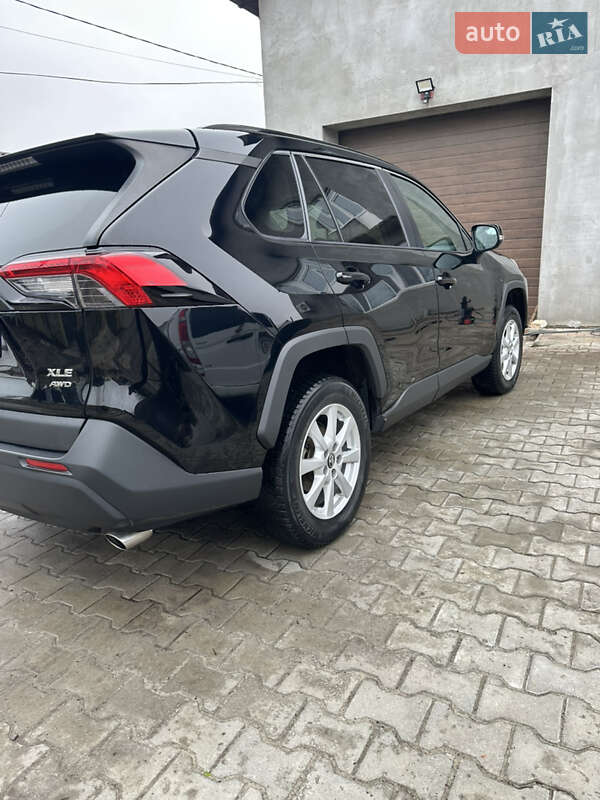 Позашляховик / Кросовер Toyota RAV4 2019 в Полтаві