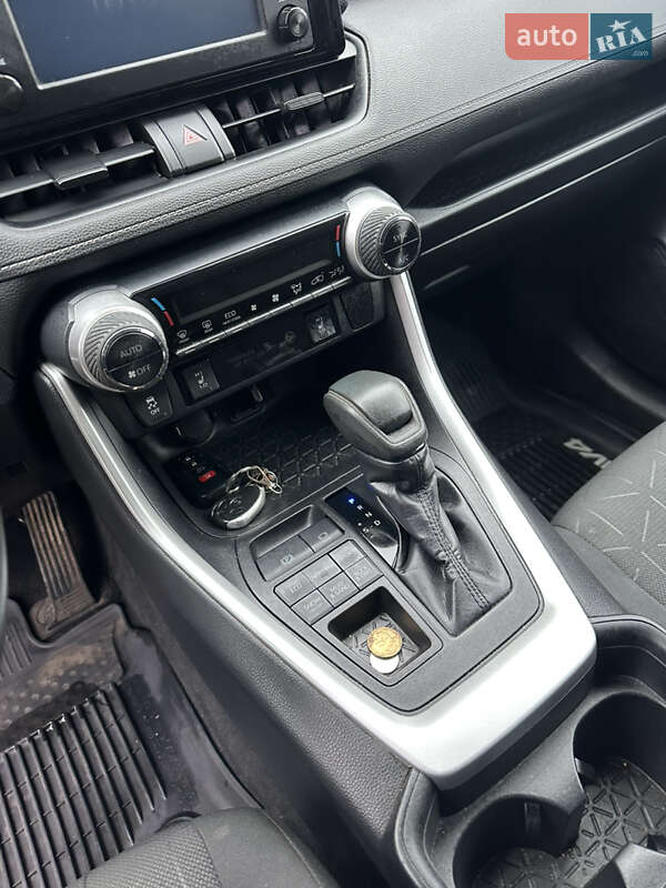 Позашляховик / Кросовер Toyota RAV4 2019 в Полтаві