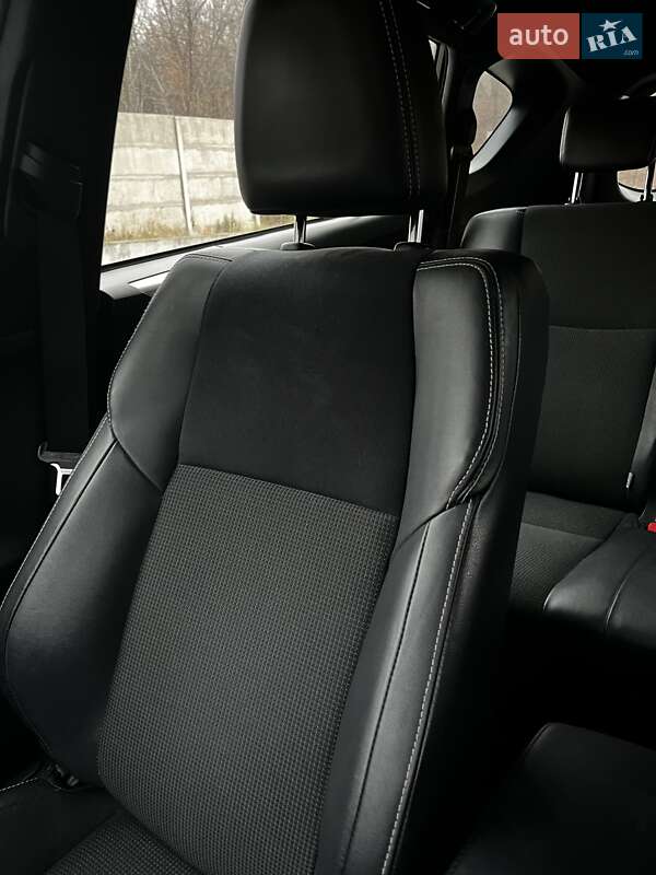 Позашляховик / Кросовер Toyota RAV4 2017 в Києві фото 16 Позашляховик / Кросовер Toyota RAV4 2017 в Києві