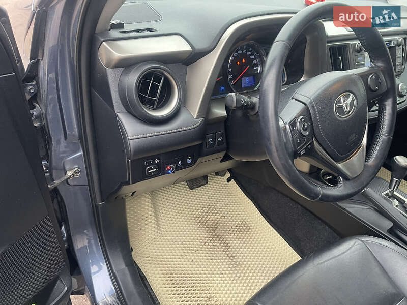 Внедорожник / Кроссовер Toyota RAV4 2014 в Чернигове