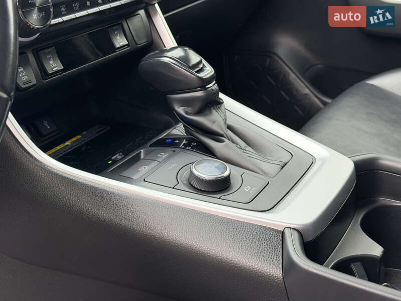 Внедорожник / Кроссовер Toyota RAV4 2020 в Ужгороде фото 32 Внедорожник / Кроссовер Toyota RAV4 2020 в Ужгороде