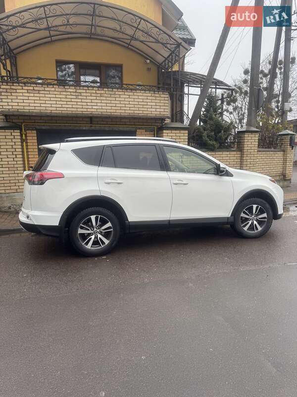 Позашляховик / Кросовер Toyota RAV4 2018 в Львові фото 18 Позашляховик / Кросовер Toyota RAV4 2018 в Львові