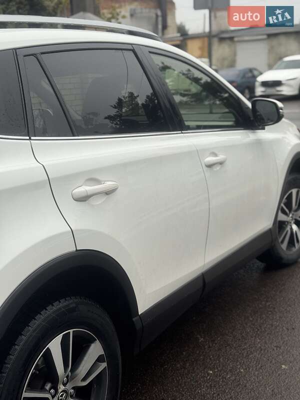 Позашляховик / Кросовер Toyota RAV4 2018 в Львові фото 24 Позашляховик / Кросовер Toyota RAV4 2018 в Львові