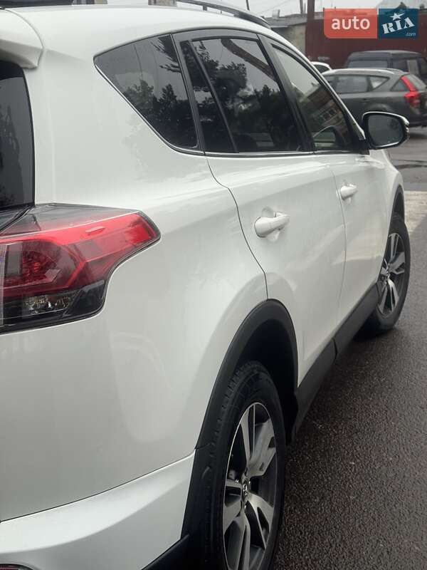 Позашляховик / Кросовер Toyota RAV4 2018 в Львові фото 27 Позашляховик / Кросовер Toyota RAV4 2018 в Львові