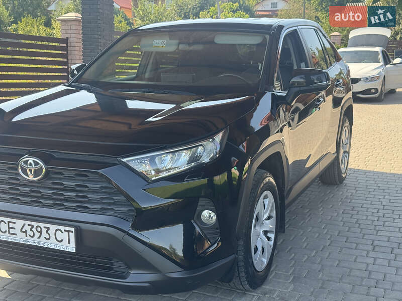 Внедорожник / Кроссовер Toyota RAV4 2020 в Черновцах