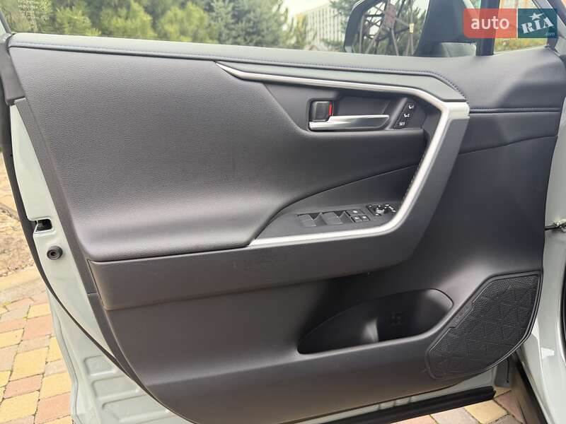 Внедорожник / Кроссовер Toyota RAV4 2022 в Днепре