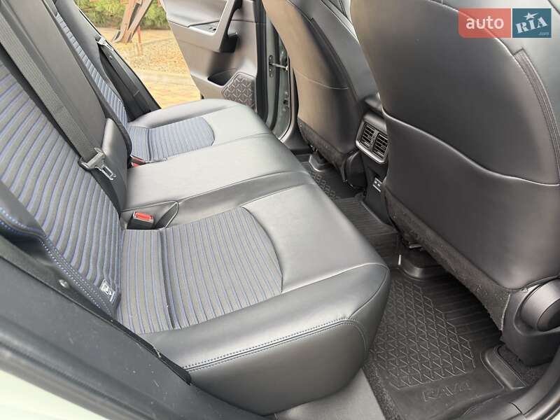 Внедорожник / Кроссовер Toyota RAV4 2022 в Днепре