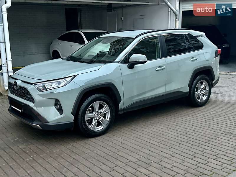 Внедорожник / Кроссовер Toyota RAV4 2023 в Киеве