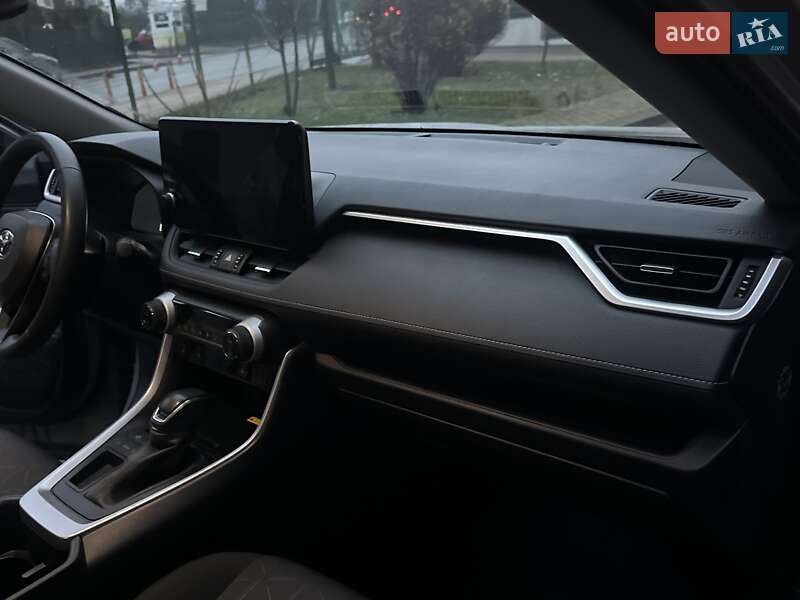 Внедорожник / Кроссовер Toyota RAV4 2023 в Киеве