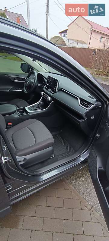 Внедорожник / Кроссовер Toyota RAV4 2021 в Киеве