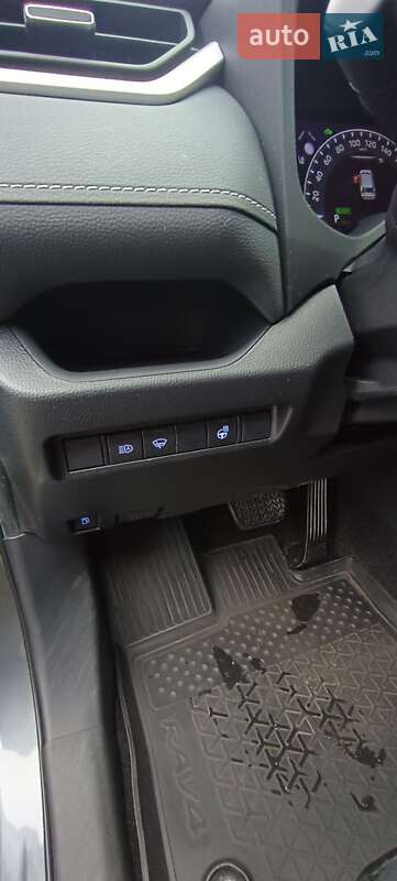 Внедорожник / Кроссовер Toyota RAV4 2021 в Киеве